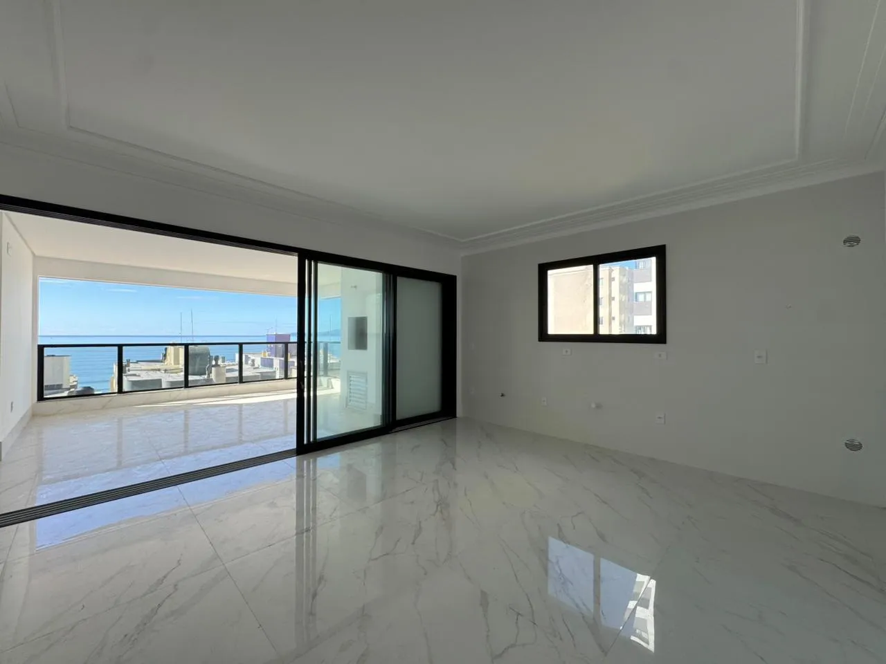 Imagem Apartamento com vista para o mar à venda com 210m2 por R$ 4.200.000,00