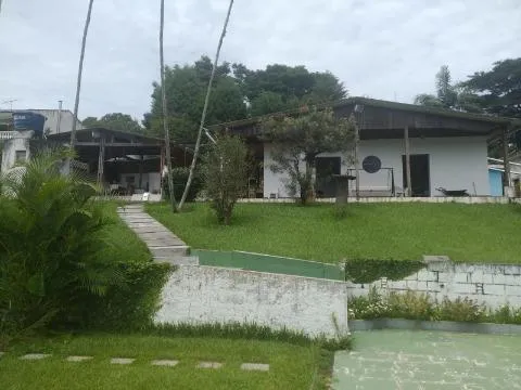 Imagem VENDA DE CHÁCARA NO ITAPETI, EM SANTA ISABEL/SP, 3.000m² com quarto, suíte, hidro, piscina, churrasqueira, forno a lenha, pomar e 8 vagas CONSULTE-NOS