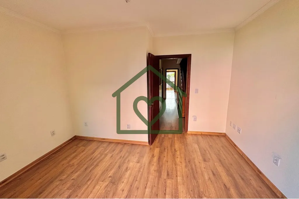 Imagem Casa com 237m2 em Porto Alegre, no bairro Sarandi, ideal para quem busca conforto, praticidade e exc...