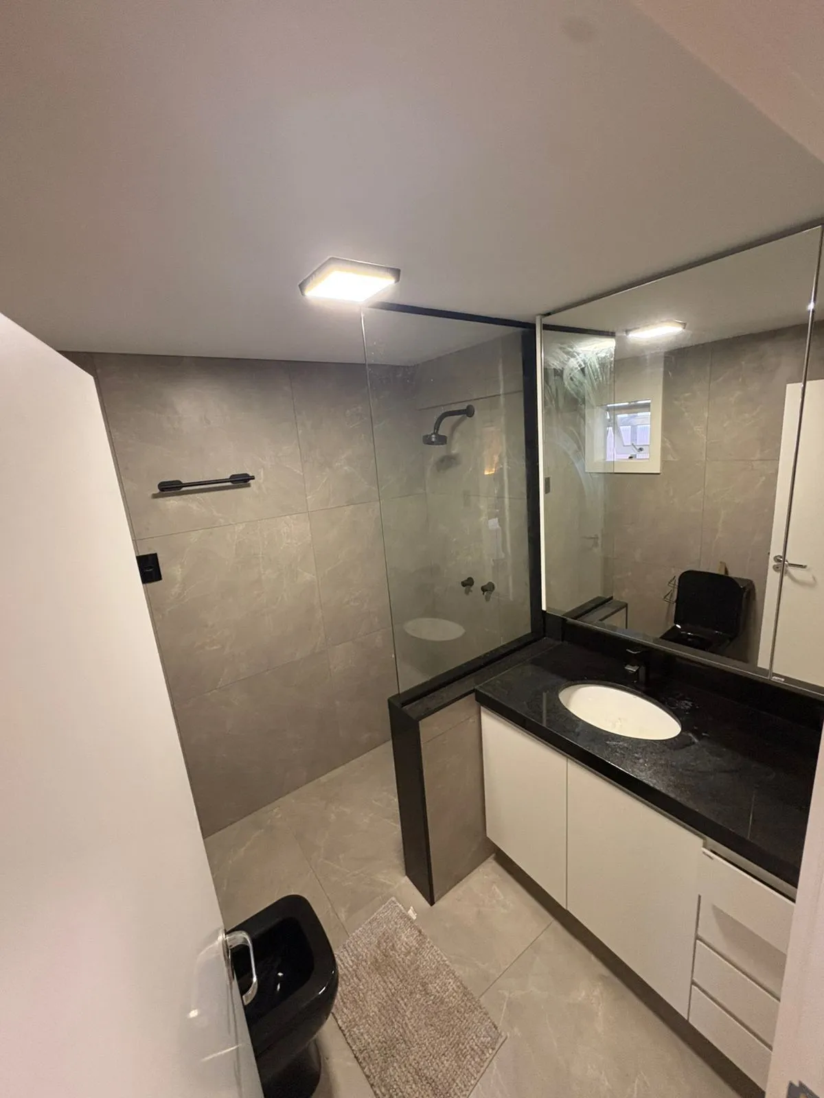 Imagem Apartamento com 02 quartos (01 suíte) no Bairro Cidade Baixa em Porto Alegre