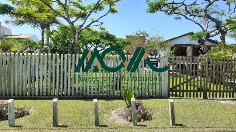 Imagem Excelente imóvel com 2 terrenos (24x32) pertinho da praia!