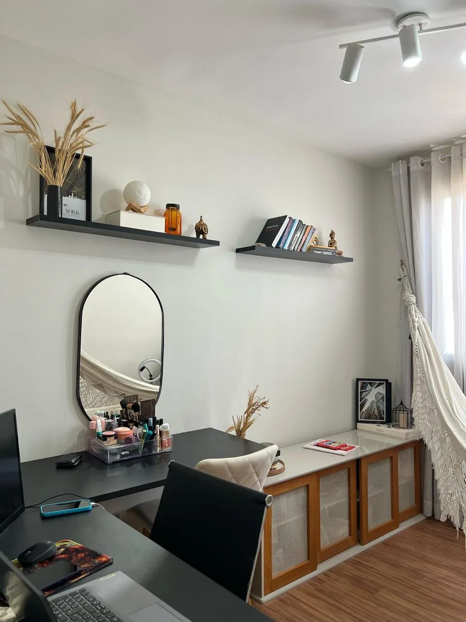 Imagem VENDO LINDO APARTAMENTO DE DOIS DORMITÓRIOS NA AV. MIGUEL YUNES!!