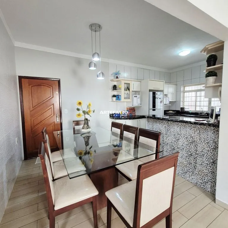 Foto do imóvel Casa com 4 dormitórios em Rua José Chiachiri