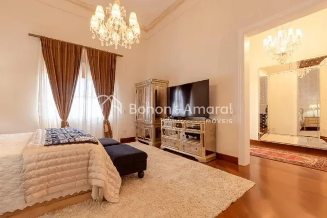 Imagem Exuberante casa no Alphaville Campinas, planejada e decorada em estilo Luiz XV com muita elegância....