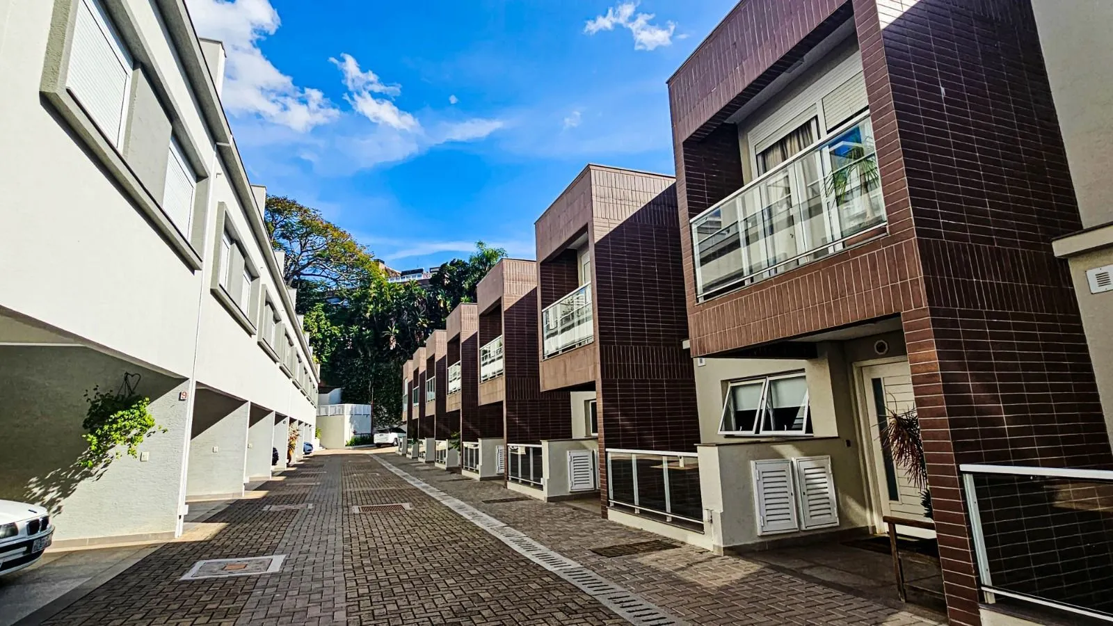 Imagem Casa 3 andares de 250,88m², com elevador novo