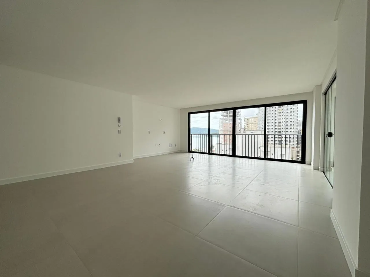 Imagem Apartamento com vista para o mar à venda com 144.65m2 por R$ 2.200.000,00