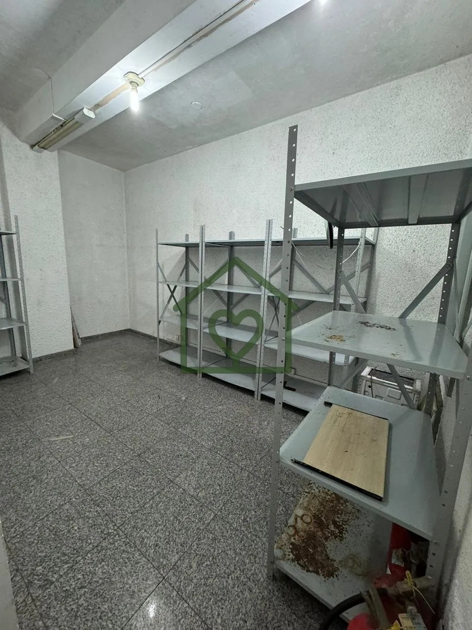Imagem Conjunto de salas completas em andar inteiro, com recepção, copa, cozinha, depósito e banheiros. ...
