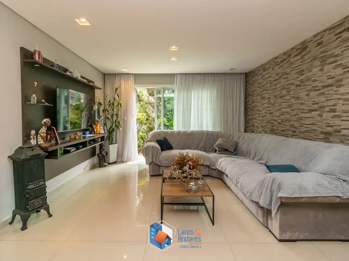 Foto do imóvel Sobrado para venda em Jaraguá com 3 quartos, sendo 3 suítes, 335m² em Rua Guiomar Novaes