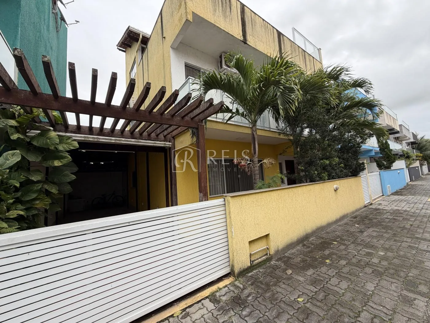 Foto do imóvel Casa para Venda em Rio das Ostras, Chácara Mariléa, 3 dormitórios, 1 suíte, 4 banheiros, 2 vagas em Rua Acerbal Pinto Malheiros, 607 - Chácara Mariléa, Rio das Ostras - RJ