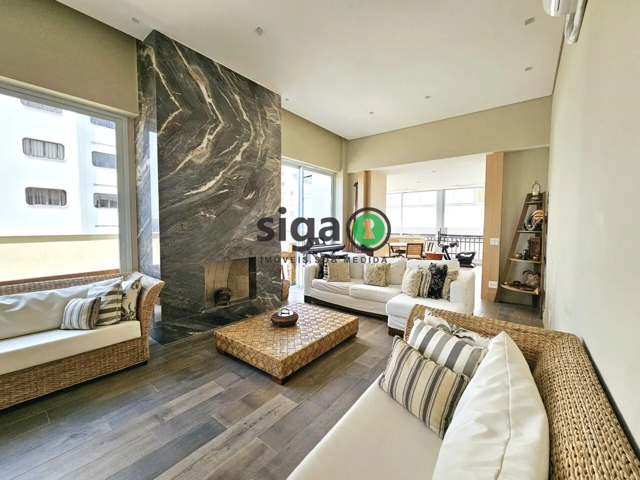 Imagem Cobertura Duplex 420 m² reformados, 4 suítes e 5 vagas na Vila Nova Conceição