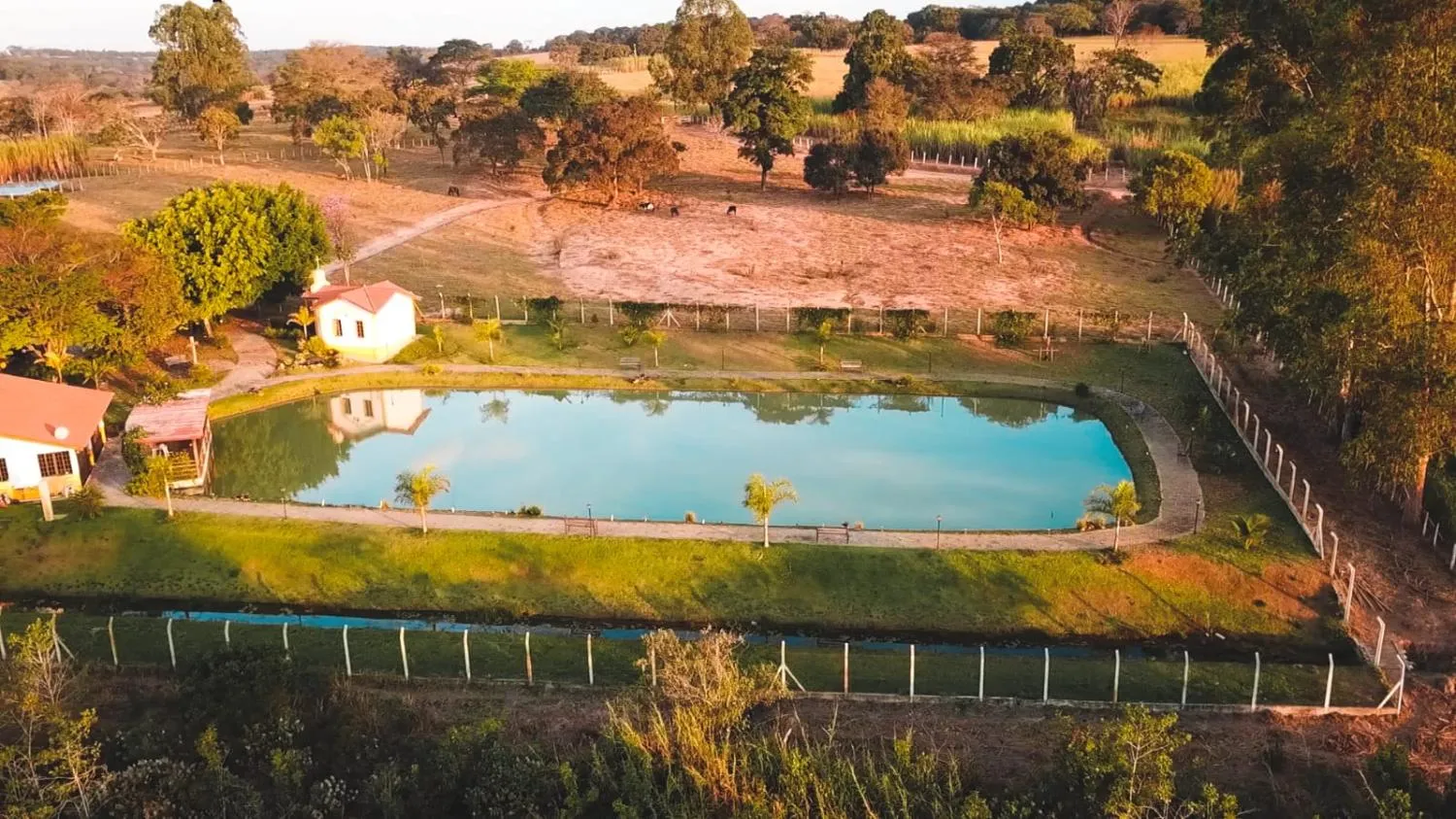 Imagem Vendo magnífica chácara em Perdigão/MG Propriedade com 64.000 m² (6,4 hectares)