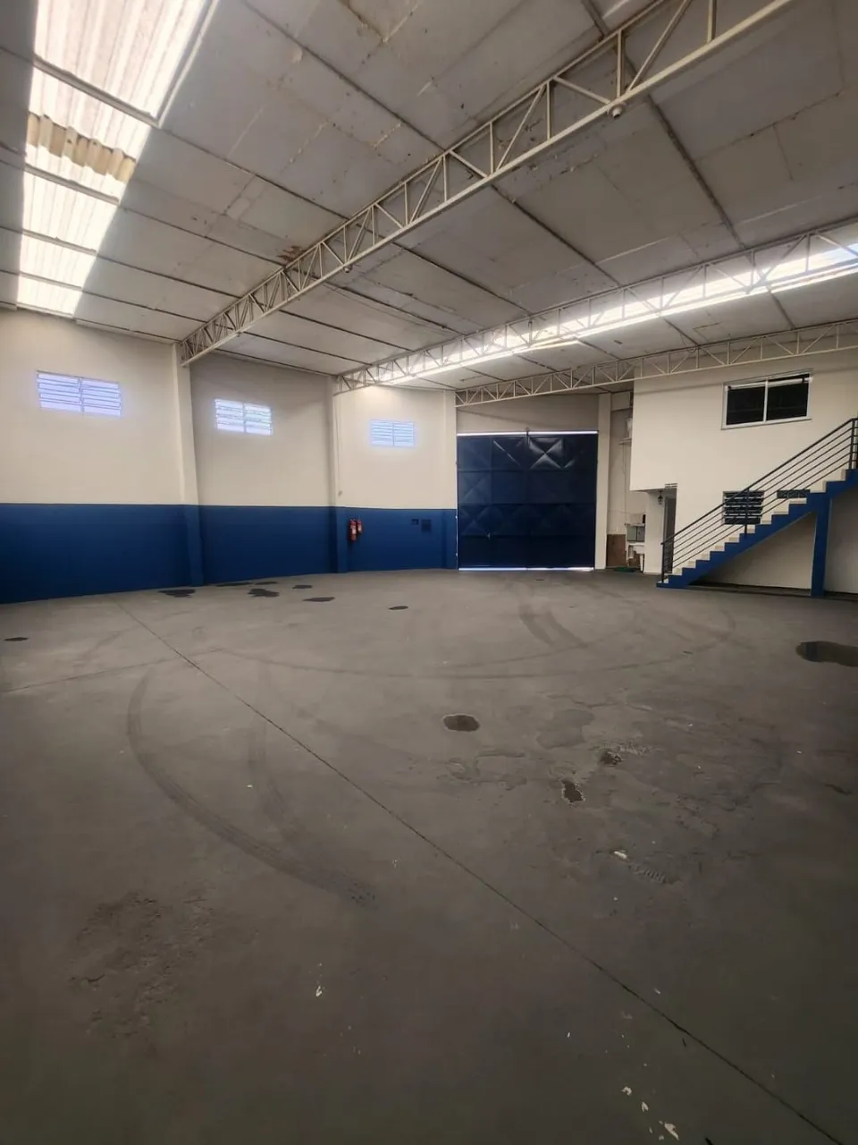 Imagem Galpão Comercial para Locação em Sorocaba-SP, Jardim Bertanha - 1 Sala, 1 Banheiro, 230m² de Área!