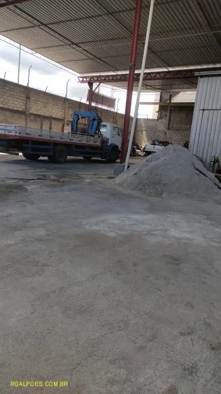 Imagem Galpão para Locação em SÃO JOÃO DE MERITI, Centro, 1 banheiro