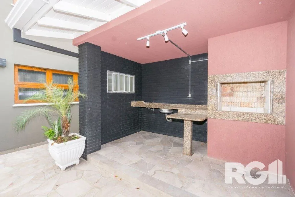 Imagem Casa com piscina, 3 dormitórios, 258m² privativos, no Jardim Itu.