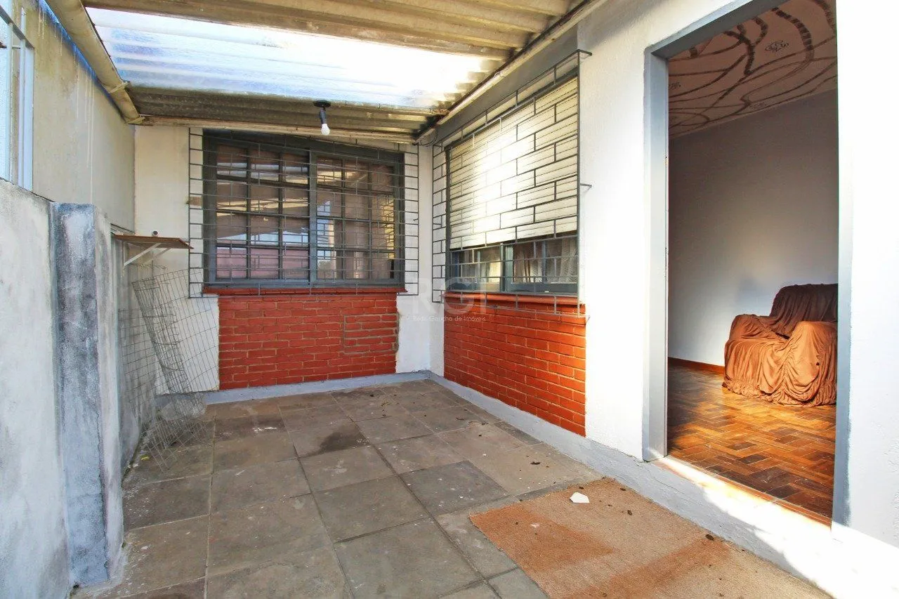 Imagem Casa 5 dormitórios, 1 suíte, 2 vagas de garagem, no bairro Camaquã, Poa/RS.