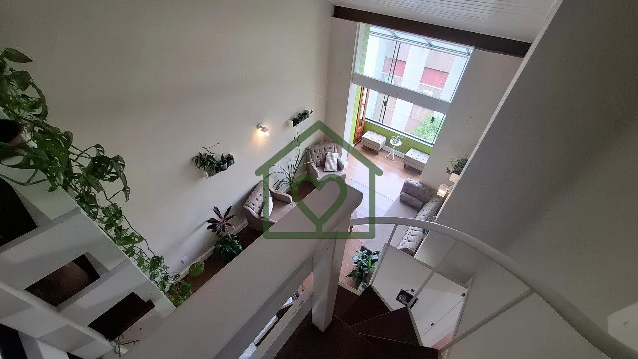 Imagem Cobertura Duplex, 2 dormitórios, 2 salas, 2 banheiros e 2 vagas, em prédio com elevador. Condomín...