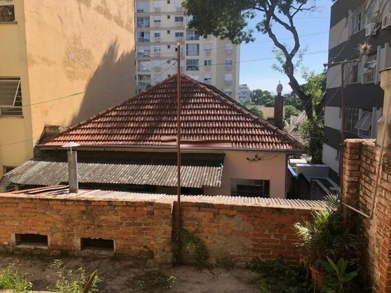Imagem Terreno amplo com 8,80m²x63,50m² de área total, excelente localização no Bairro Petrópolis