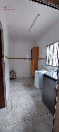 Imagem Belíssima casa a 800m do centro de Embu-Guaçu.