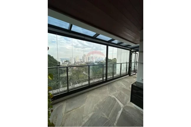 Imagem Apartamento Garden que se destaca pela localização no bairro charmoso da Vila Madalena, com 2 dormitórios, sendo 1 suite, 2 banheiros e 1 vaga .