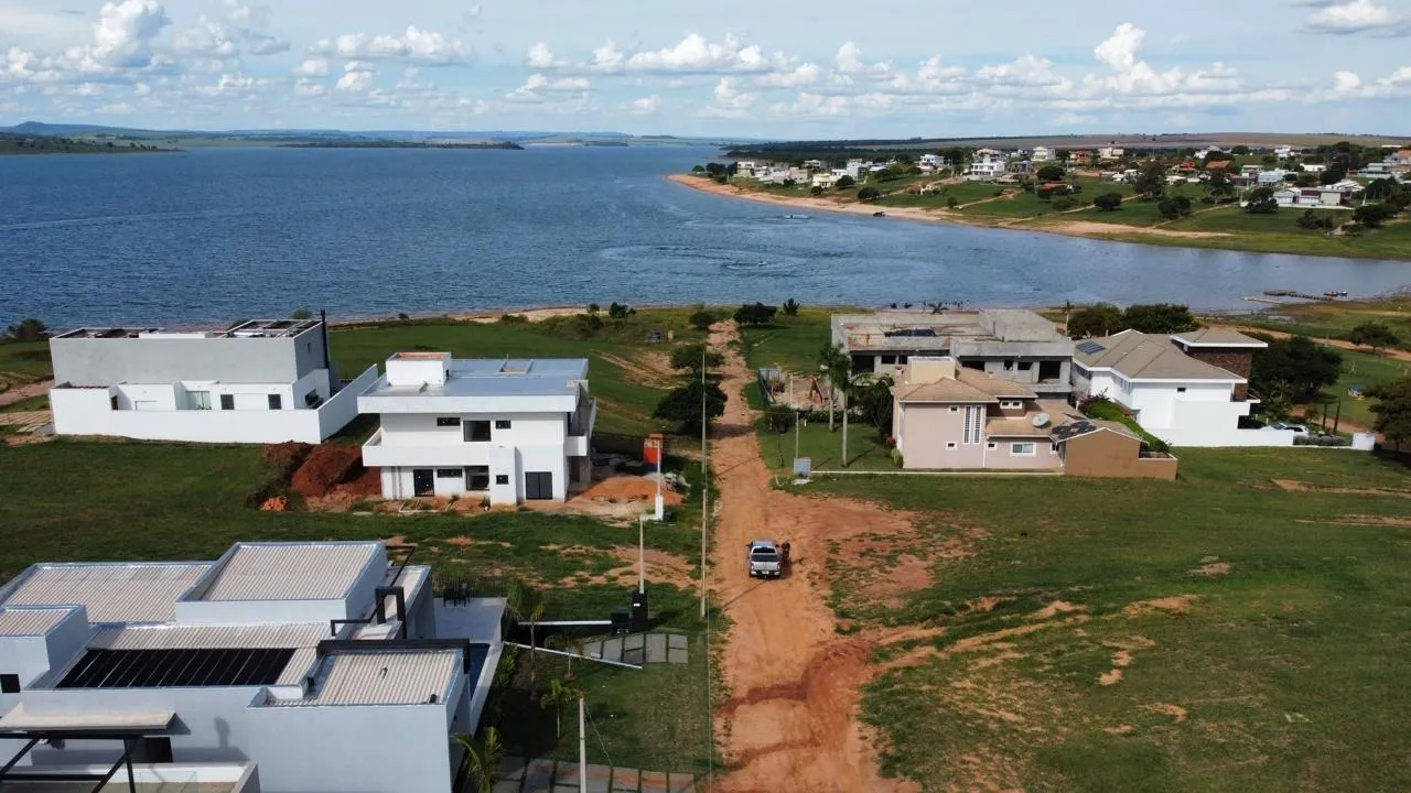 Foto do imóvel Terreno à Venda na Represa de Jurumirim - Riviera de Santa Cristina XIII em Paranapanema, PARANAPANEMA - SP