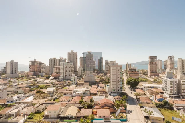 Imagem SEMIMOBILIADO -Praia de Perequê em Porto belo! 2 suítes. 102,24 m². 2 vagas.