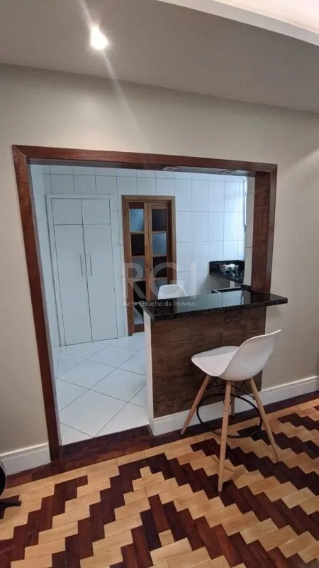 Imagem Apartamento para Venda - 60.5m², 1 dormitório, 2 vagas locadas no prédio - Floresta