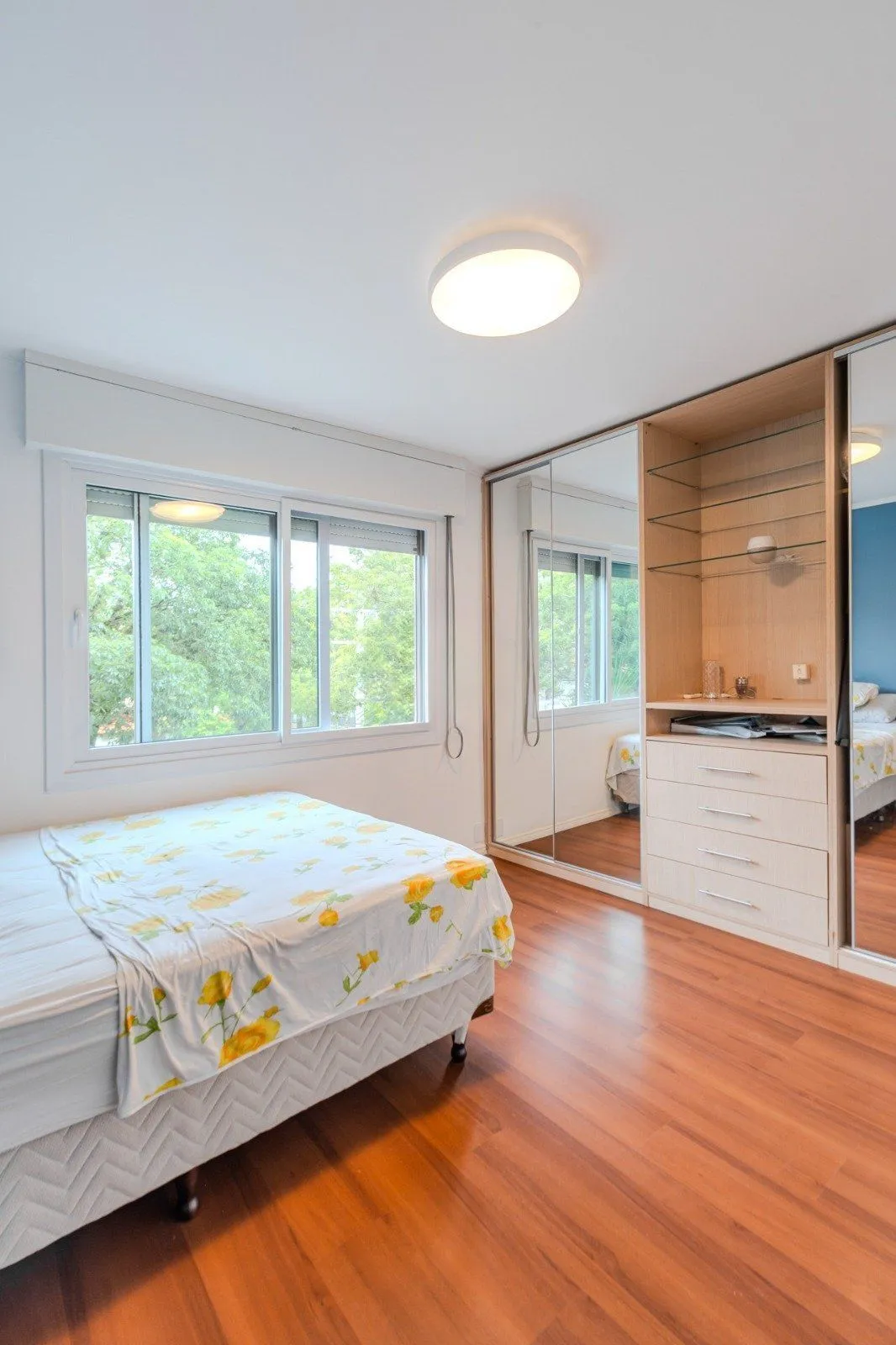 Imagem Apartamento de 3 dormitórios á venda no Bairro Cristal, Porto Alegre