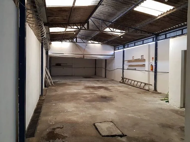 Imagem Casa para Venda - 181.5m², 2 dormitórios, 10 vagas - Partenon