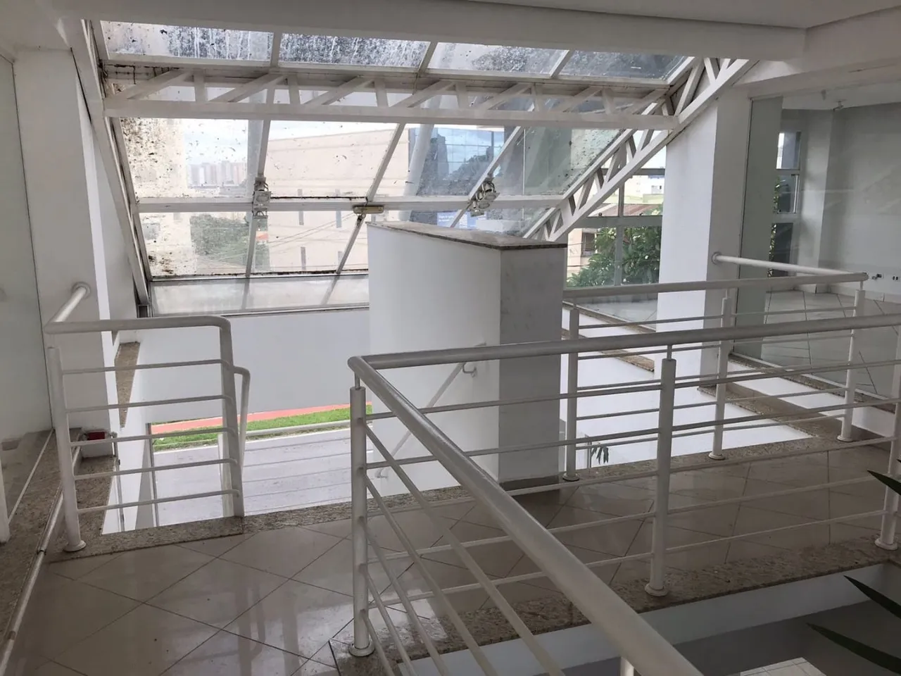 Imagem Oportunidade única: Salão Comercial de alto padrão no Jardim Europa, Sorocaba-SP - 4 salas, 9 banheiros, 8 vagas de garagem, 785,81 m².