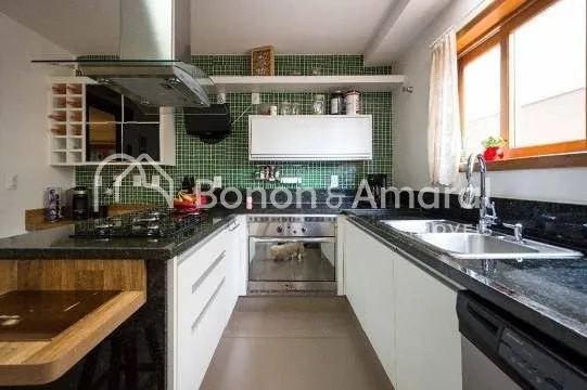 Imagem Casa de condomínio com 340 m² e 4 quartos
