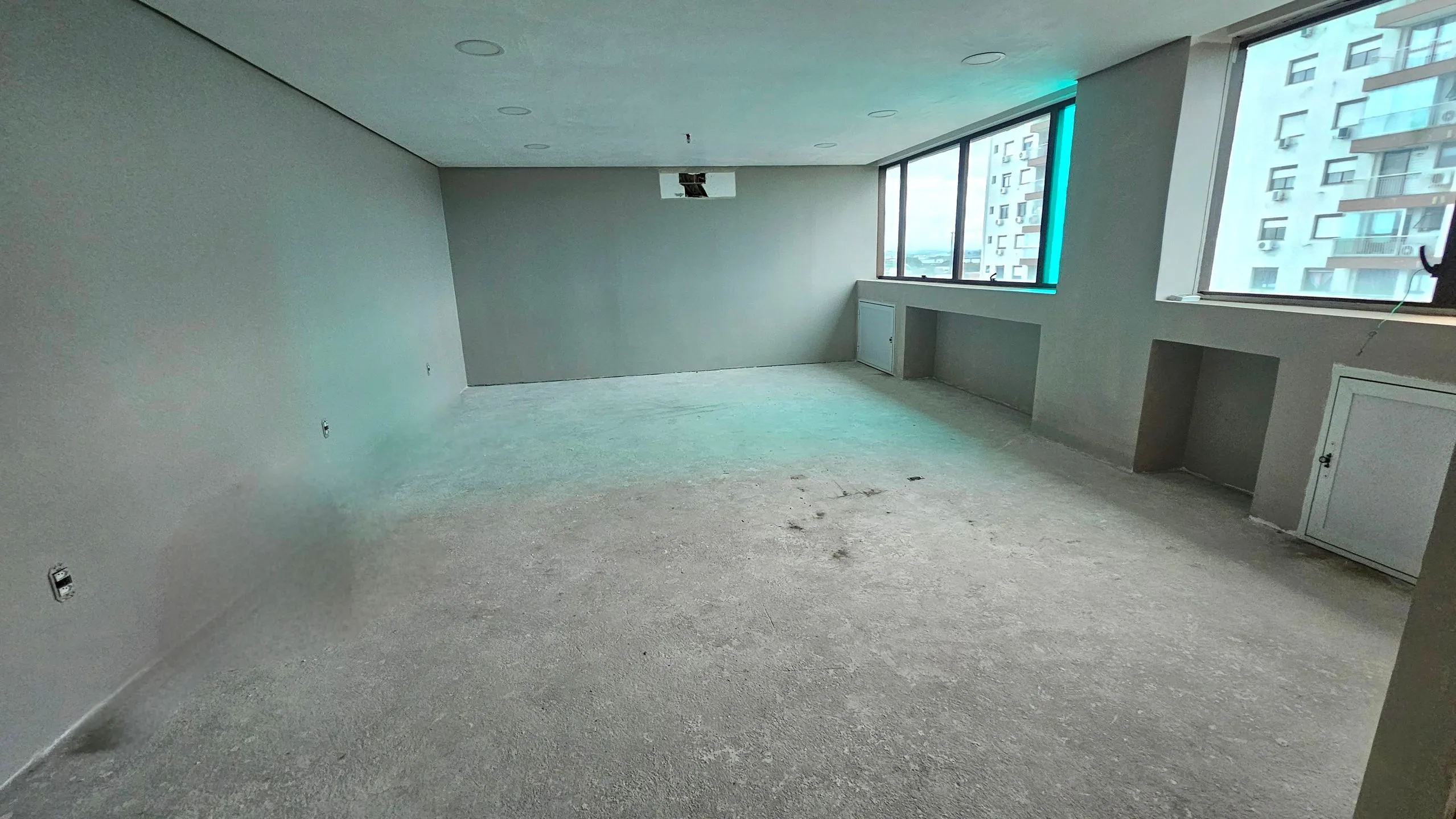 Imagem Conjunto Comercial à venda em Porto Alegre, Santa Maria Goretti, 45.34m2