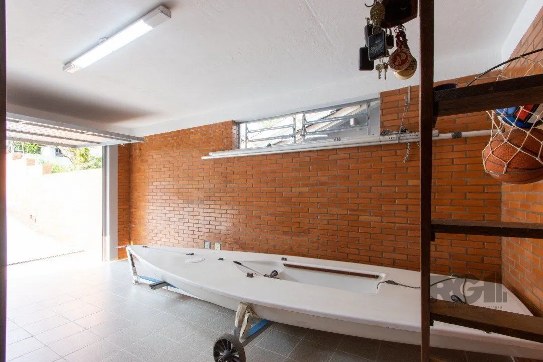 Imagem Casa para Venda - 220m², 3 dormitórios, sendo 2 suites, 5 vagas - Espirito Santo