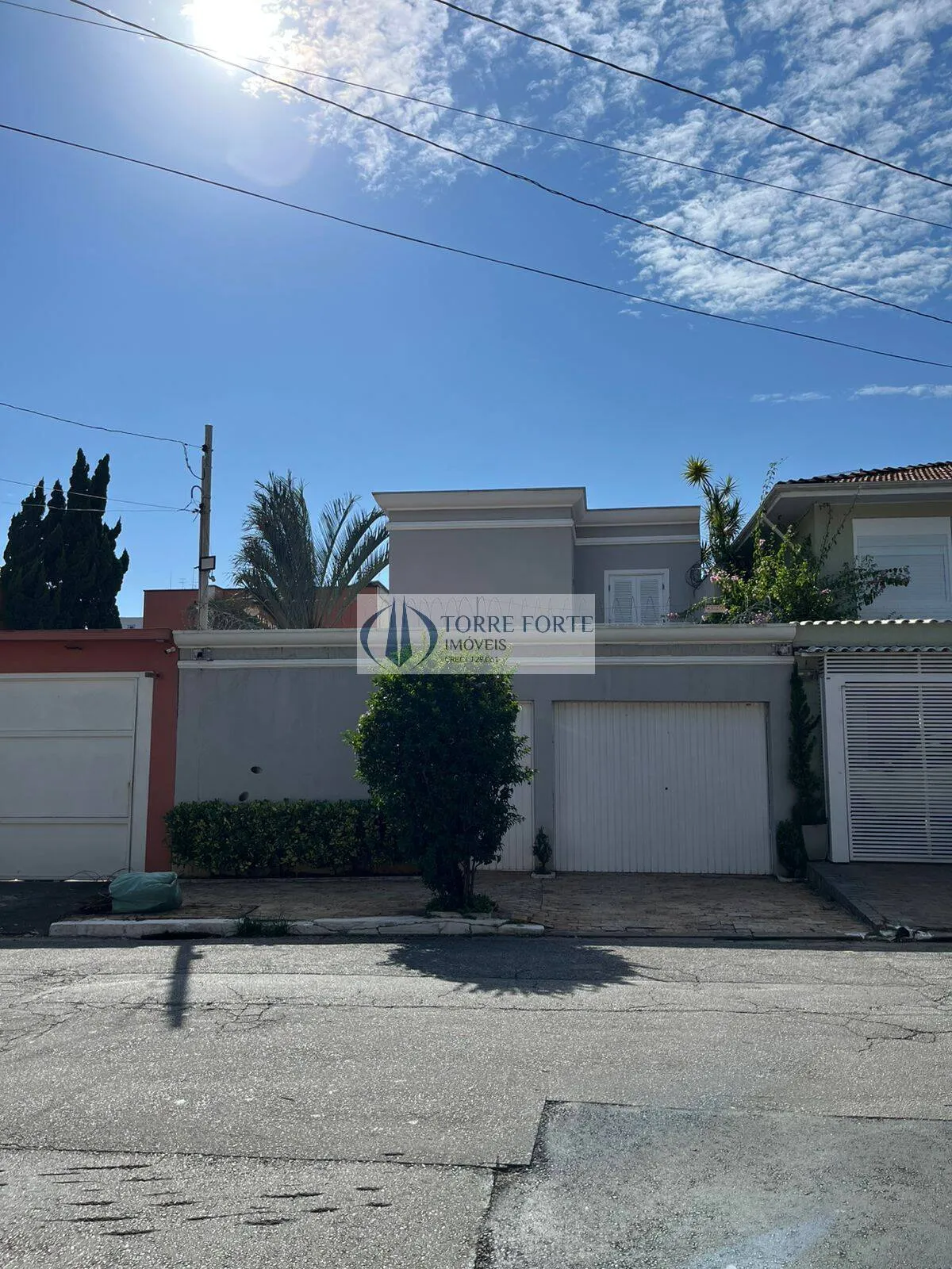 Foto do imóvel Maravilhoso sobrado com 400m² 3 dormitórios sendo 2 suítes 4 vagas, piscina em Avenida Itacira