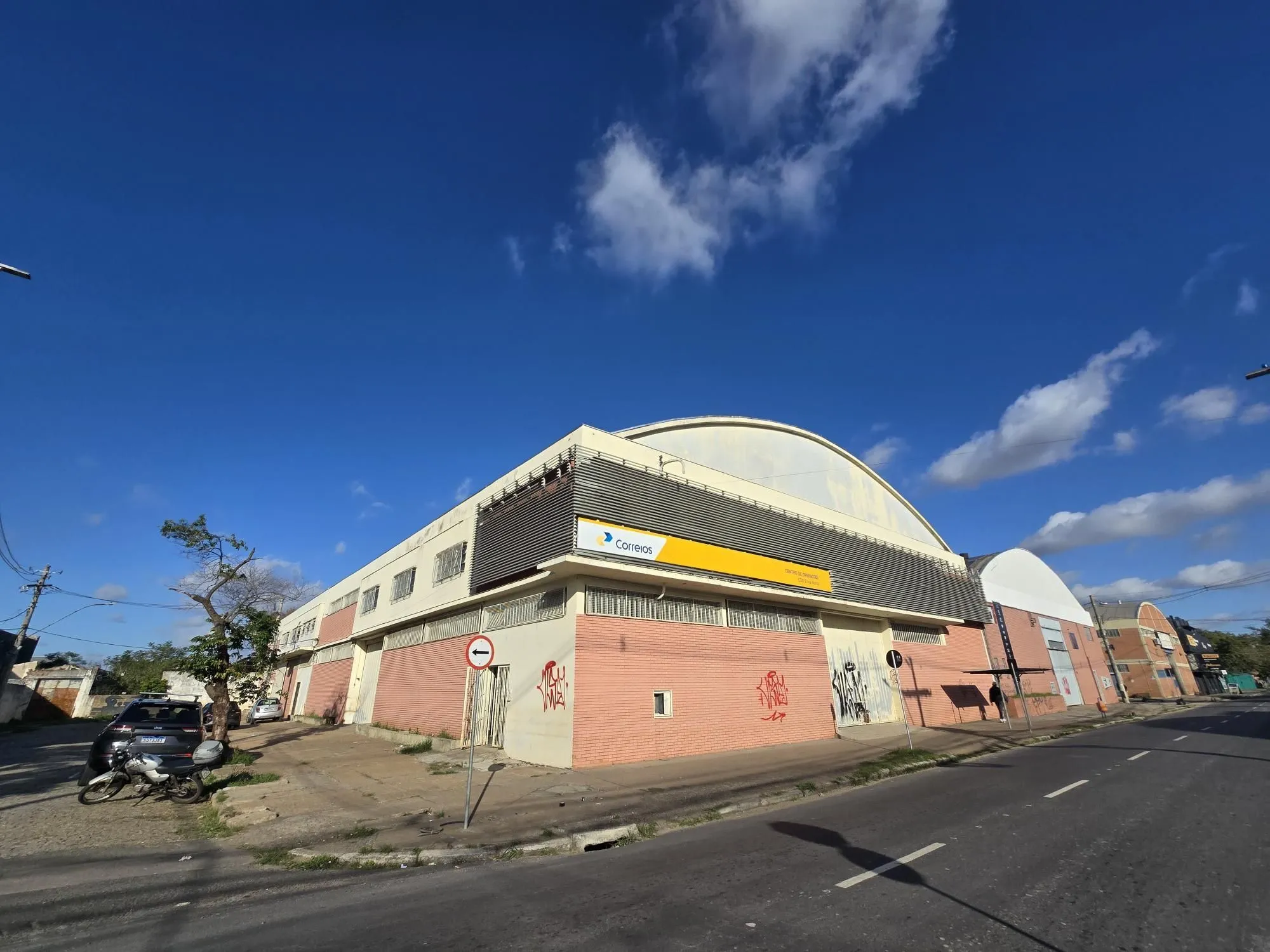 Imagem Galpão Logístico 2.000 m² com Doca e Pé-Direito Alto - Localização Estratégica