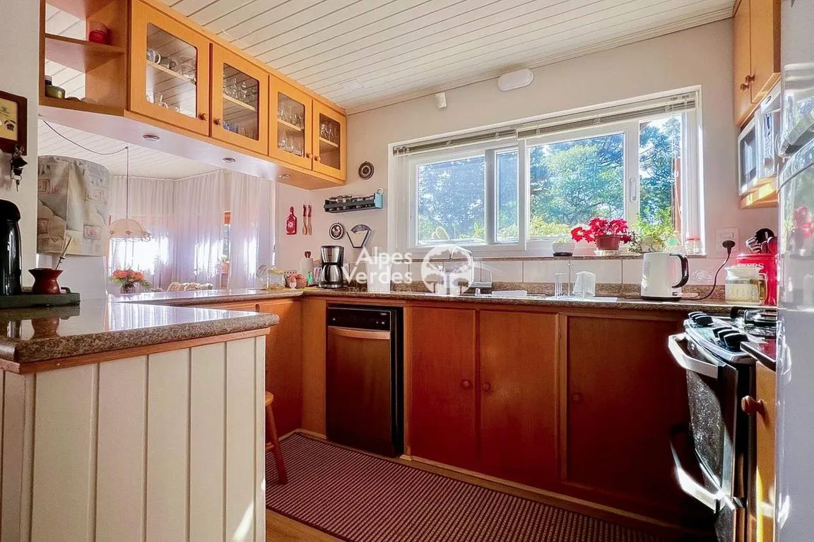 Imagem Vende-se Casa em Canela, com 05 dormitórios