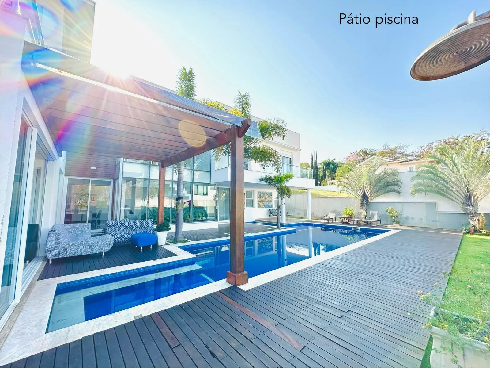Imagem Mansão de Luxo no Condomínio Bosques do Junqueira - 5 Quartos, Piscina e Área Gourmet