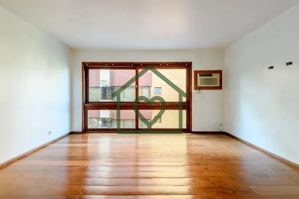 No coração do bairro mais cobiçado de Porto Alegre, este refúgio de 120m² privativos é a oport...