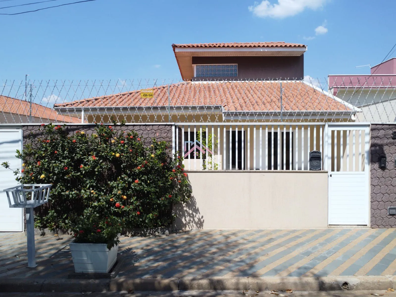 Foto do imóvel Casa à venda - Excelente Localização - área útil 384 m2 com 4 dormitórios - 2 suítes - 6 vagas - Bai em Vila Viotto, Jundiaí - SP