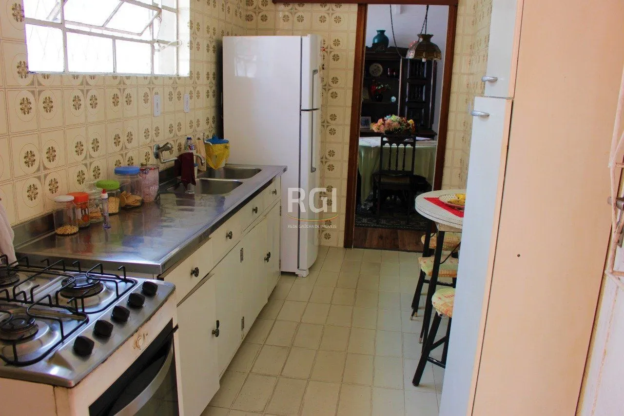 Imagem Casa para Venda - 208m², 3 dormitórios, 1 vaga - Partenon