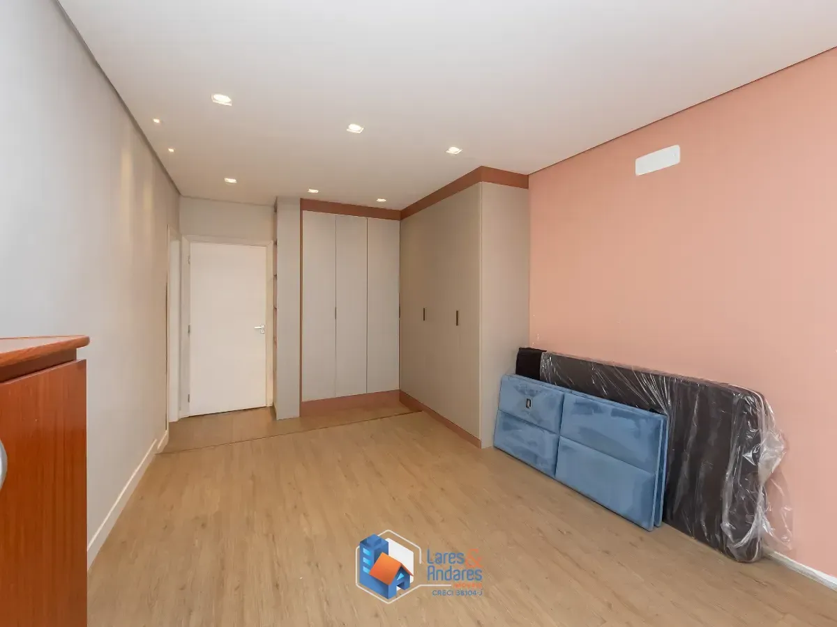 Imagem Sobrado para venda em Lauzane Paulista com 3 quartos, sendo 1 suíte, 220m²