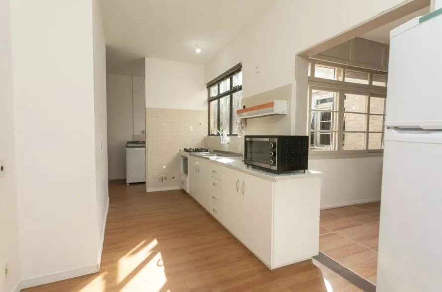 Imagem Amplo apartamento no Bairro Petrópolis com 2 vagas de garagem