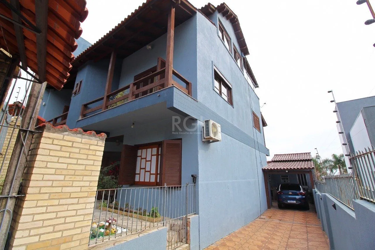 Imagem Casa para Venda - 339m², 3 dormitórios, 2 vagas - Vila Nova, Porto Alegre