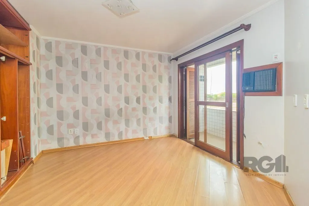 Imagem Casa com 240m², 3 dormitórios, 6 vagas no bairro Sarandi