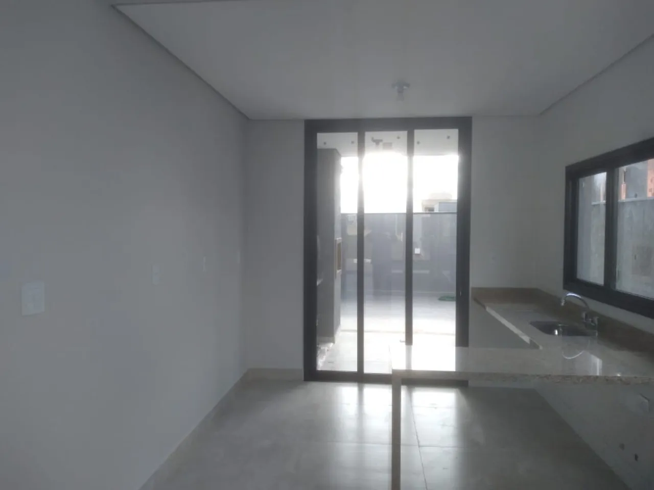 Imagem Imperdível oportunidade de adquirir casa em condomínio com 3 quartos, 1 suíte e 4 vagas de garagem no Wanel Ville, Sorocaba-SP