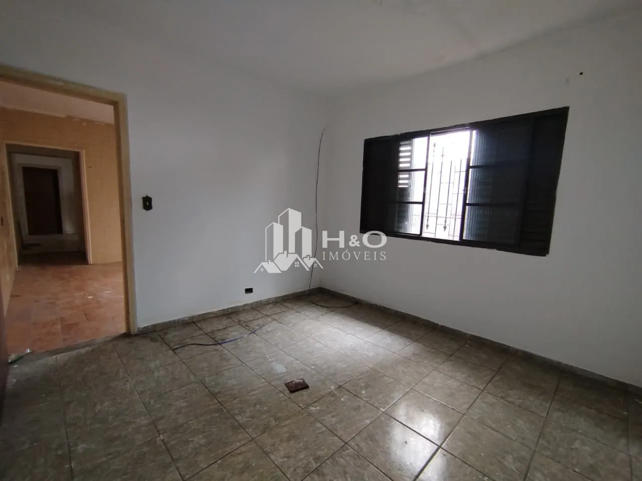 Imagem Casa ampla e muito bem localizada no bairro de Itaquera, próxima ao Shopping Metrô Itaquera e à Estação Corinthians‑Itaquera.