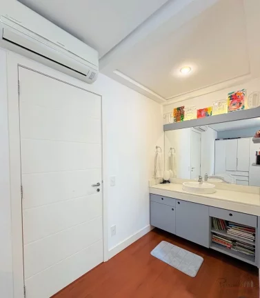 Imagem Apartamento situado em área nobre do centro, em localização privilegiada em Florianópolis! Próx...