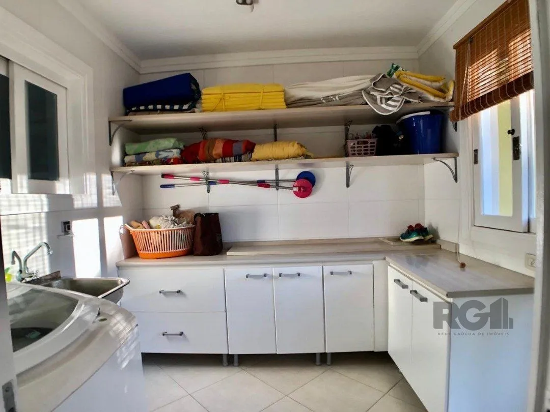Imagem EM ATLÂNTIDA, CASA COM 1140m², 320 m² DE ÁREA PRIVADA, 3 DORMS (1 SUÍTE)