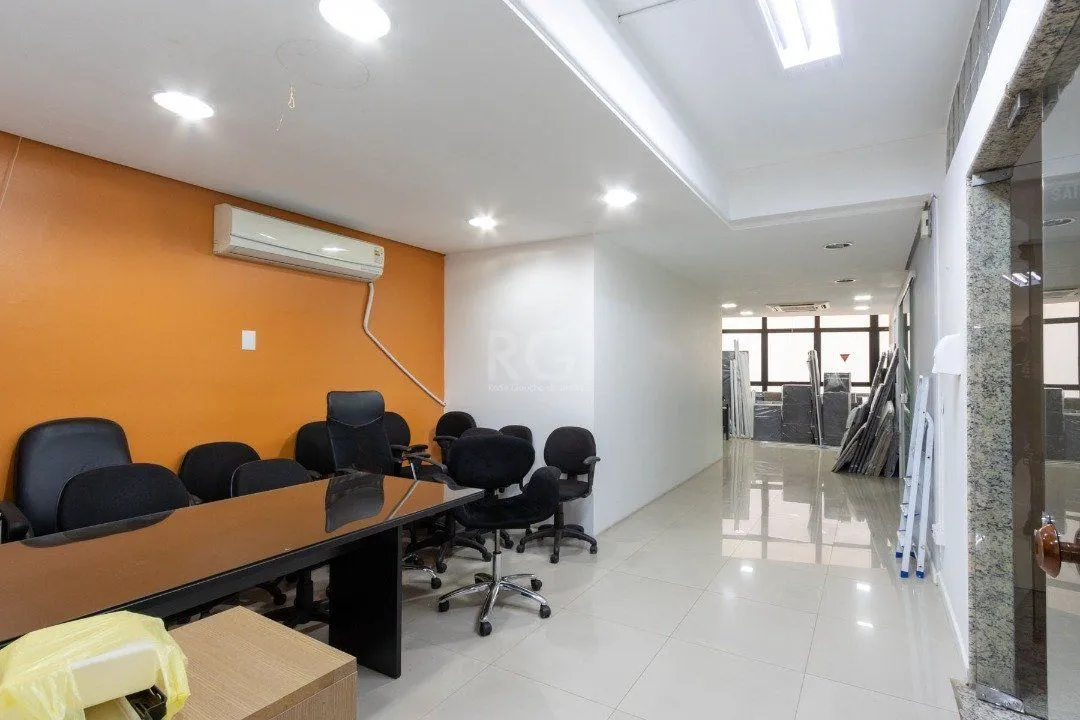 Imagem Sala em andar inteiro com 141,77 m2 privativos