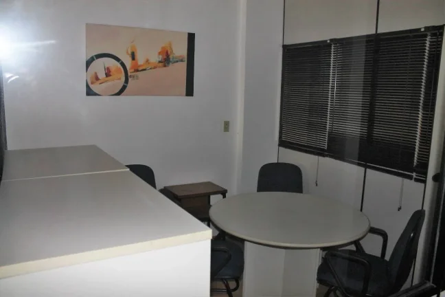 Imagem Sala Comercial 36 m² 200 metros do Metro Se Toda Mobiliada