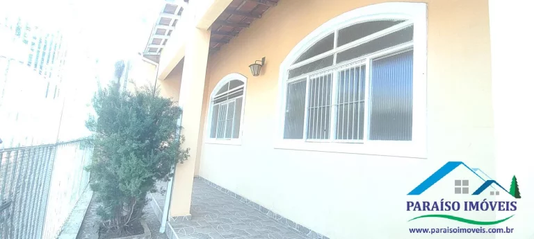 Imagem More no Centro de Paraisópolis - Casa com 3 dormitórios